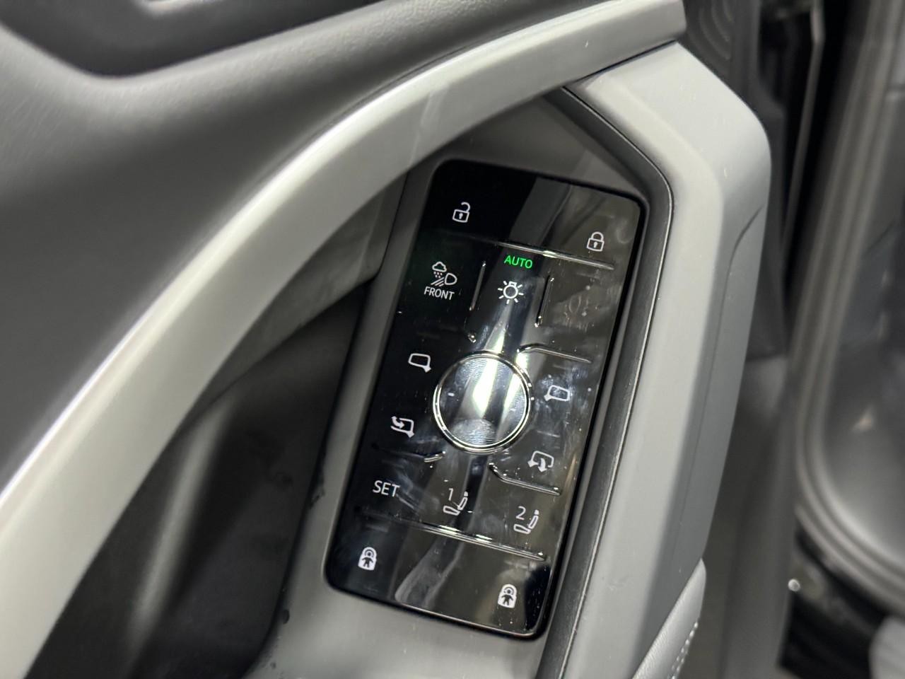 Audi Q5 Vehicle Full-screen Gallery Image 25