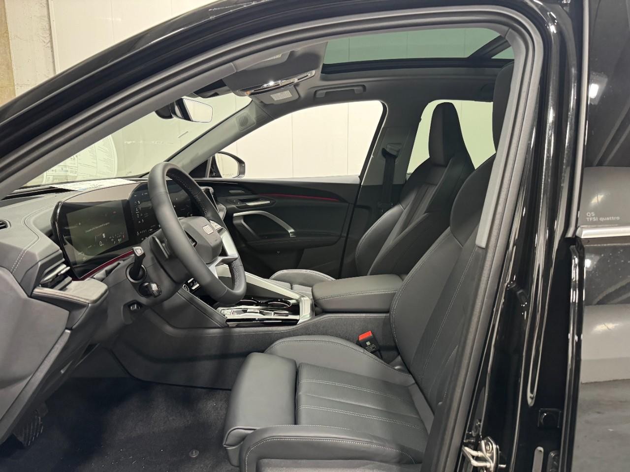 Audi Q5 Vehicle Full-screen Gallery Image 27