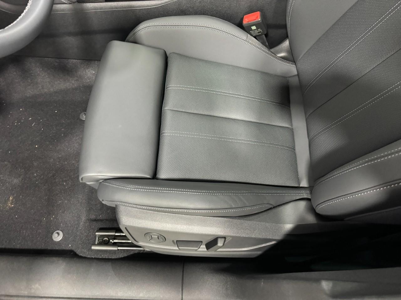 Audi Q5 Vehicle Full-screen Gallery Image 28