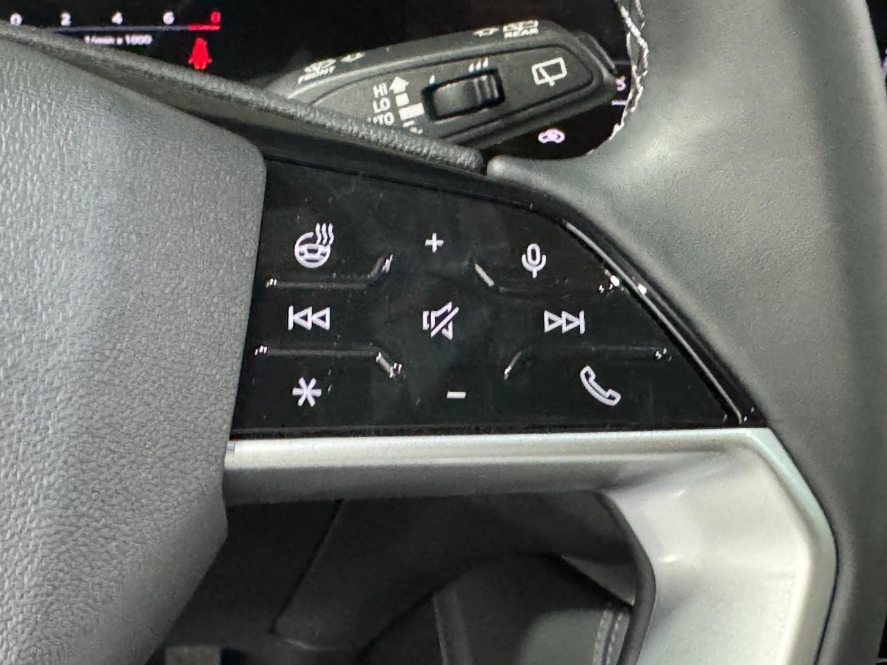 Audi Q5 Vehicle Full-screen Gallery Image 32