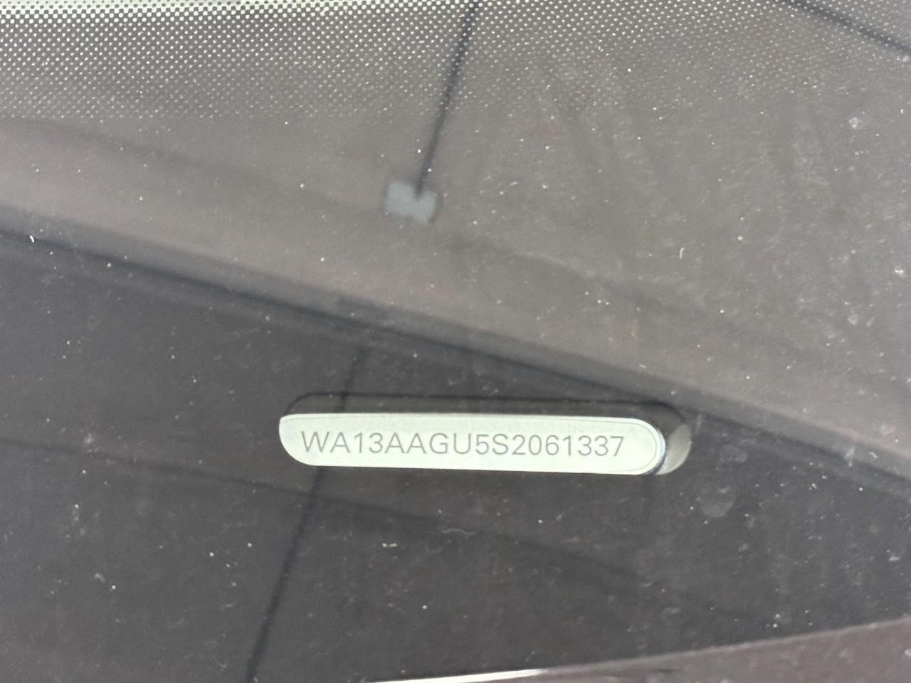 Audi Q5 Vehicle Full-screen Gallery Image 35