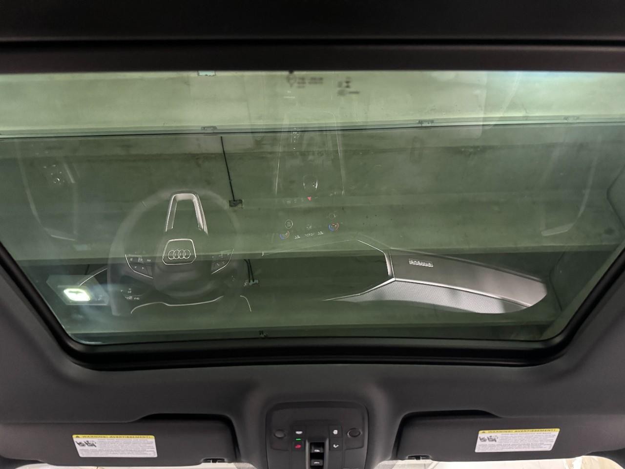 Audi Q3 Vehicle Full-screen Gallery Image 11