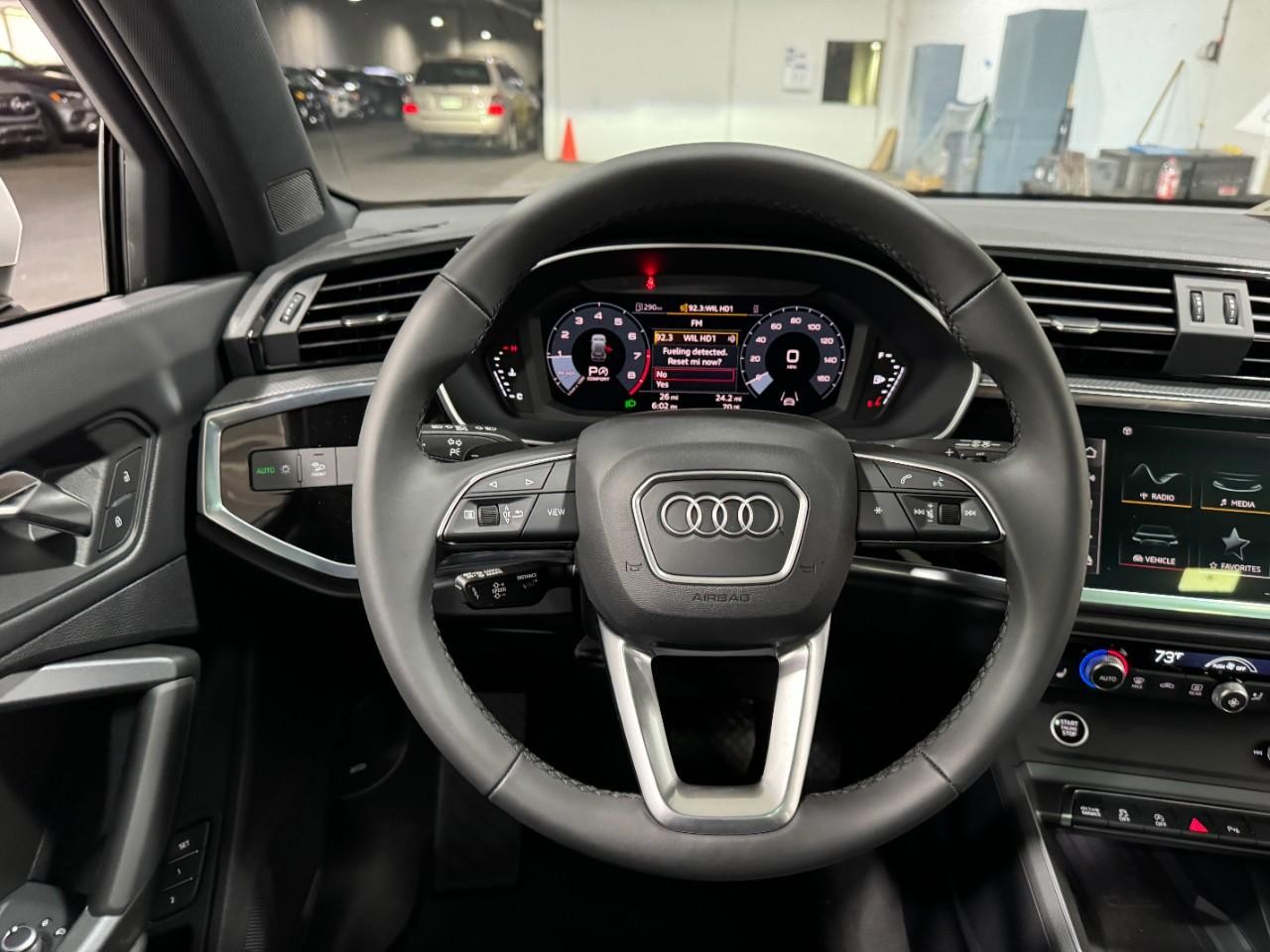 Audi Q3 Vehicle Full-screen Gallery Image 13