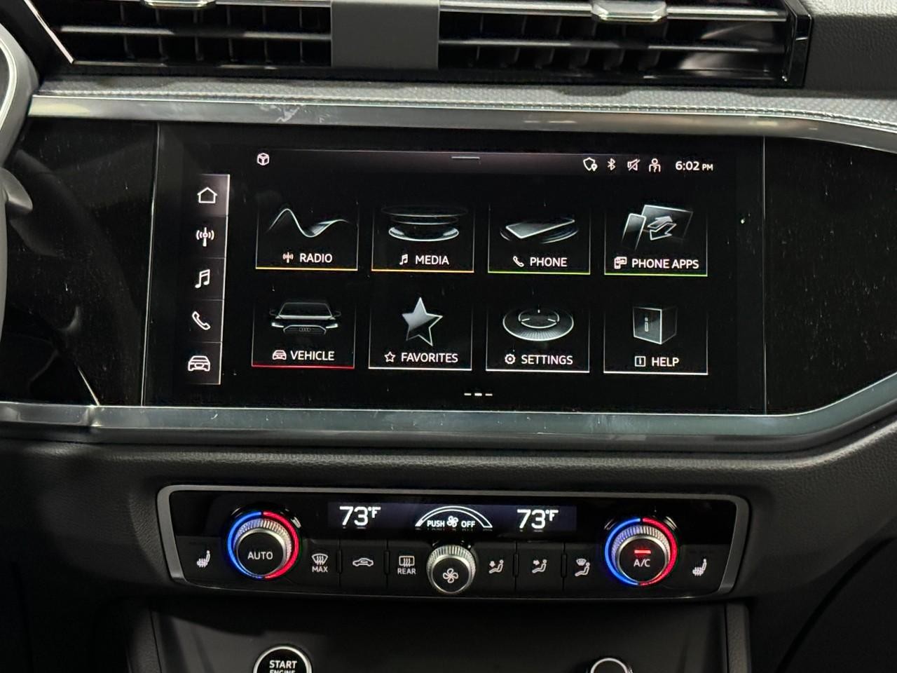 Audi Q3 Vehicle Full-screen Gallery Image 14