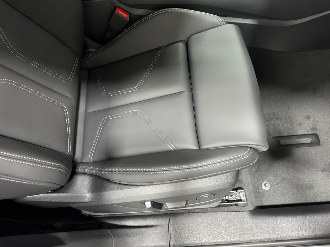 Audi Q3 Vehicle Full-screen Gallery Image 18