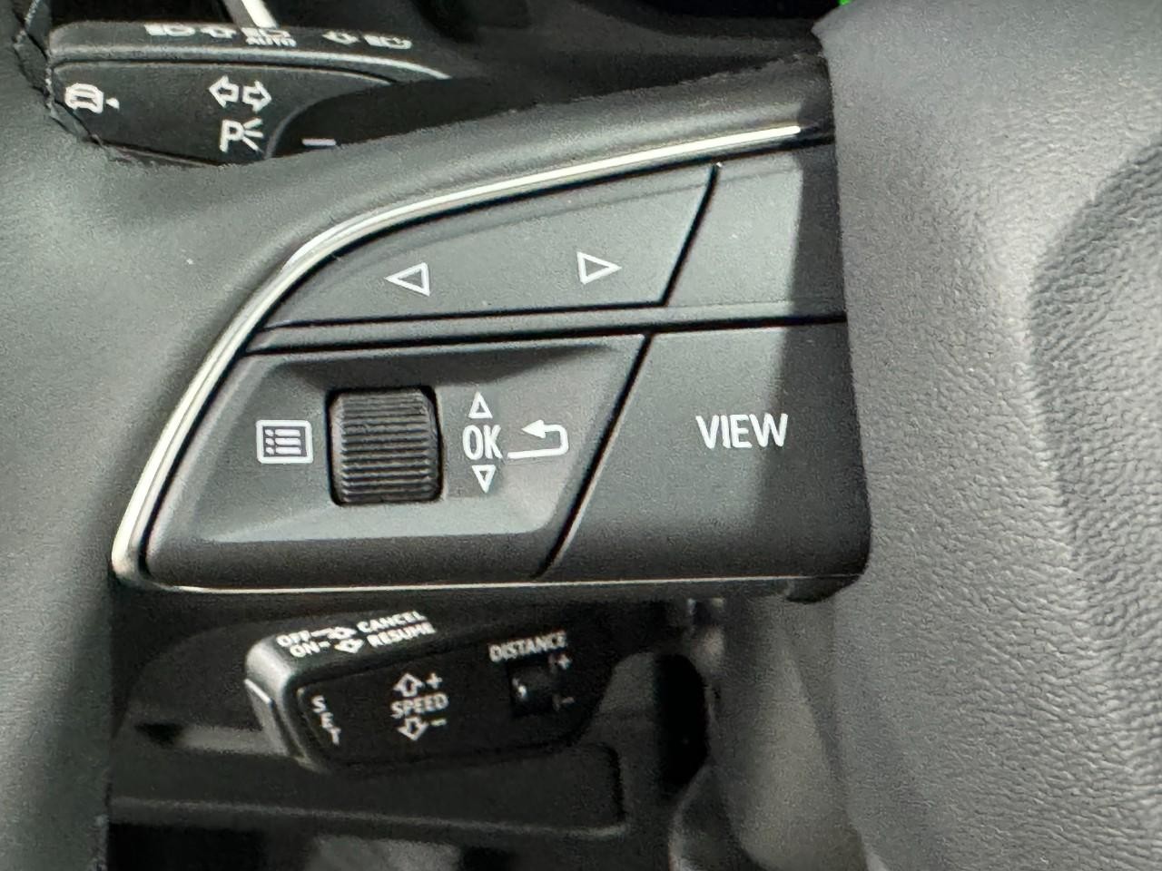 Audi Q3 Vehicle Full-screen Gallery Image 30