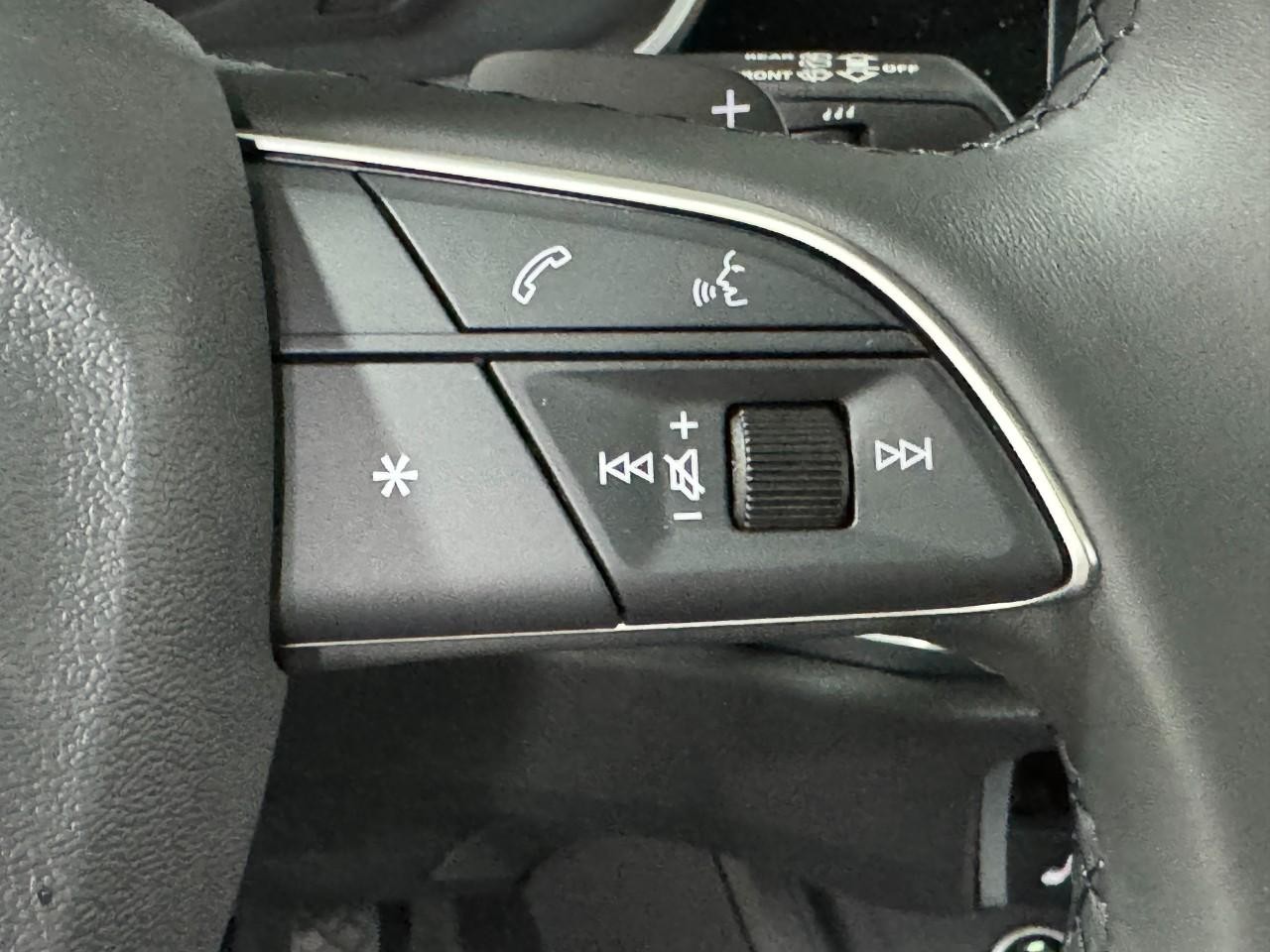 Audi Q3 Vehicle Full-screen Gallery Image 31