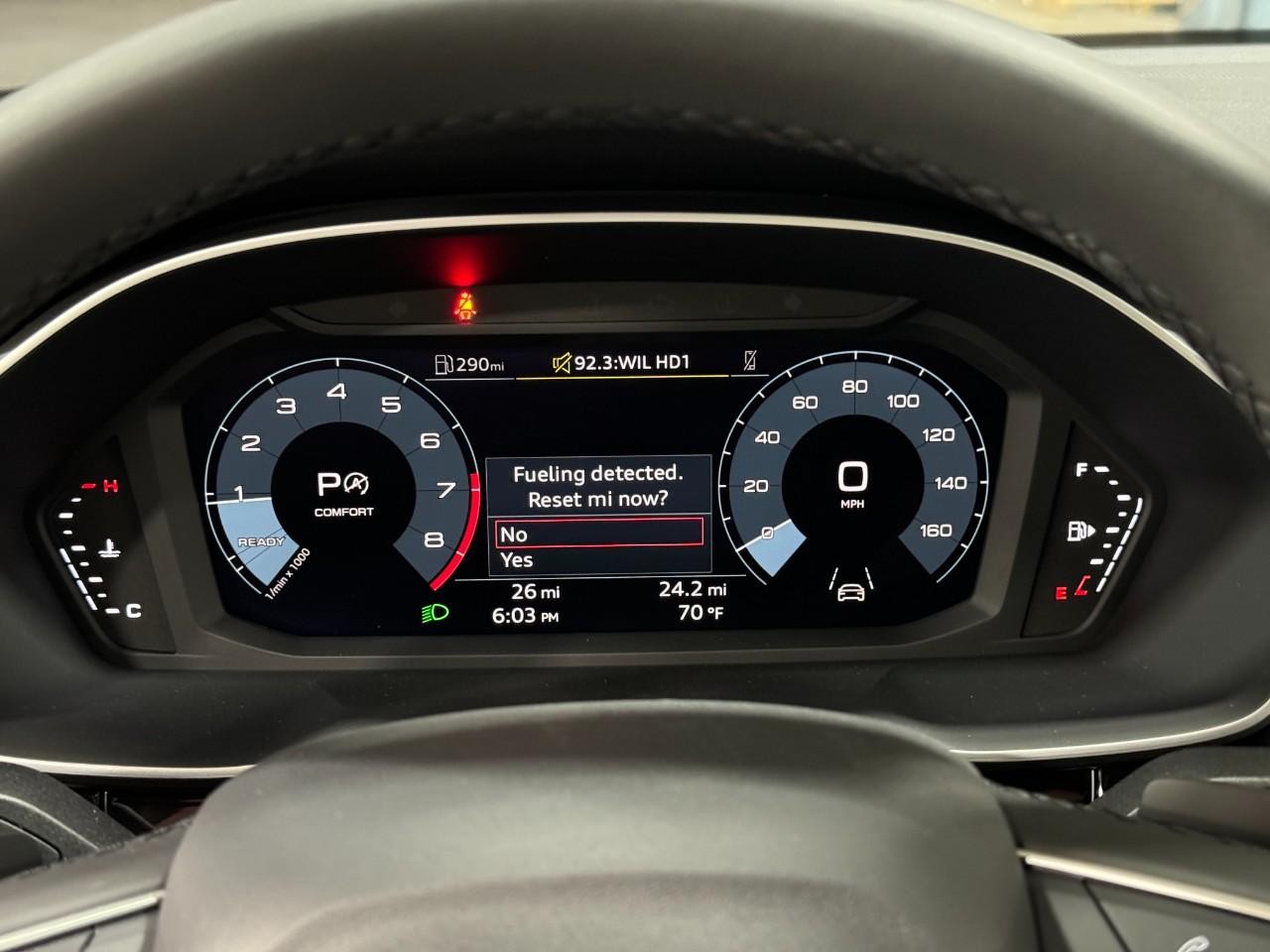 Audi Q3 Vehicle Full-screen Gallery Image 32