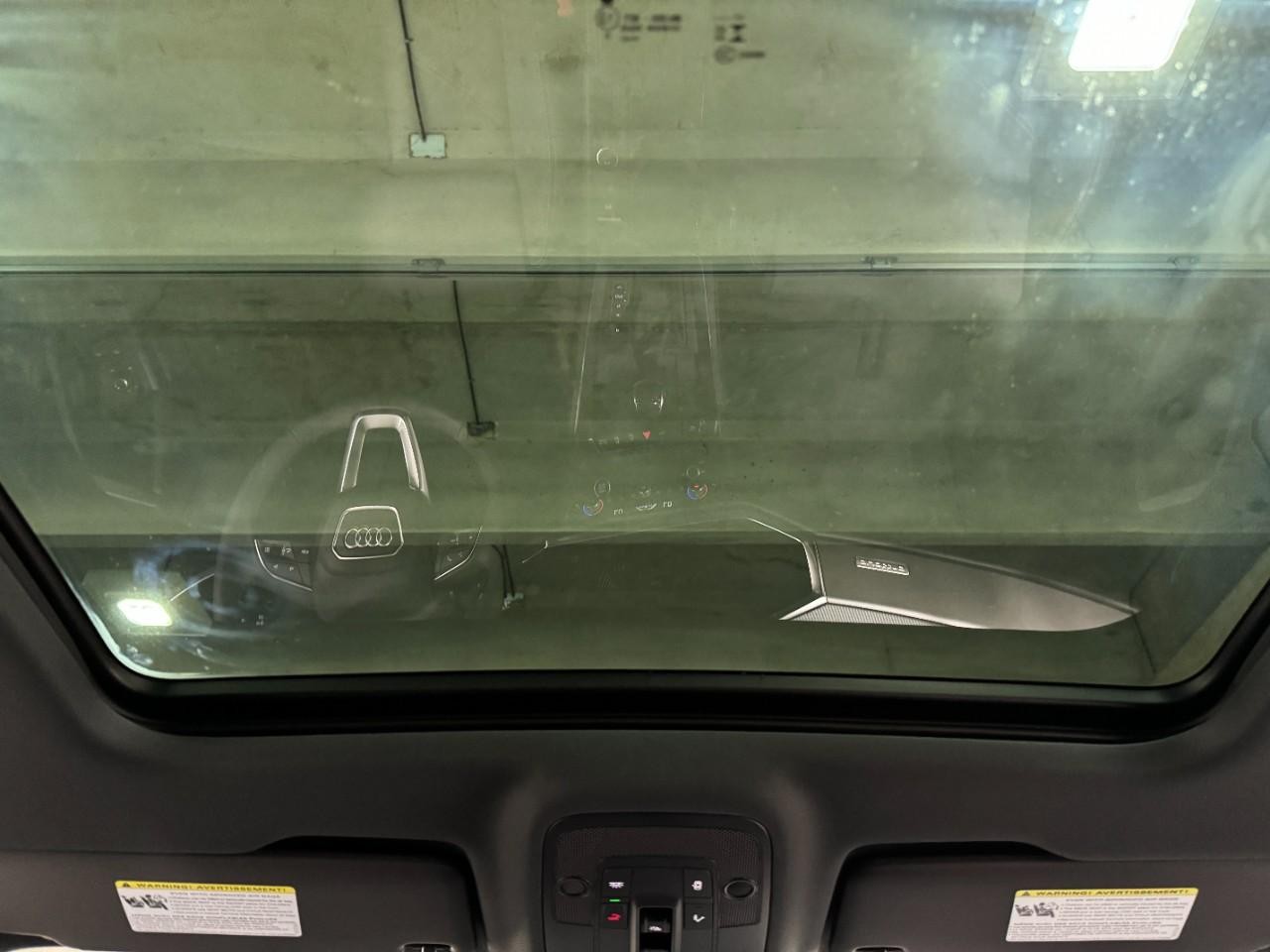 Audi Q3 Vehicle Full-screen Gallery Image 11