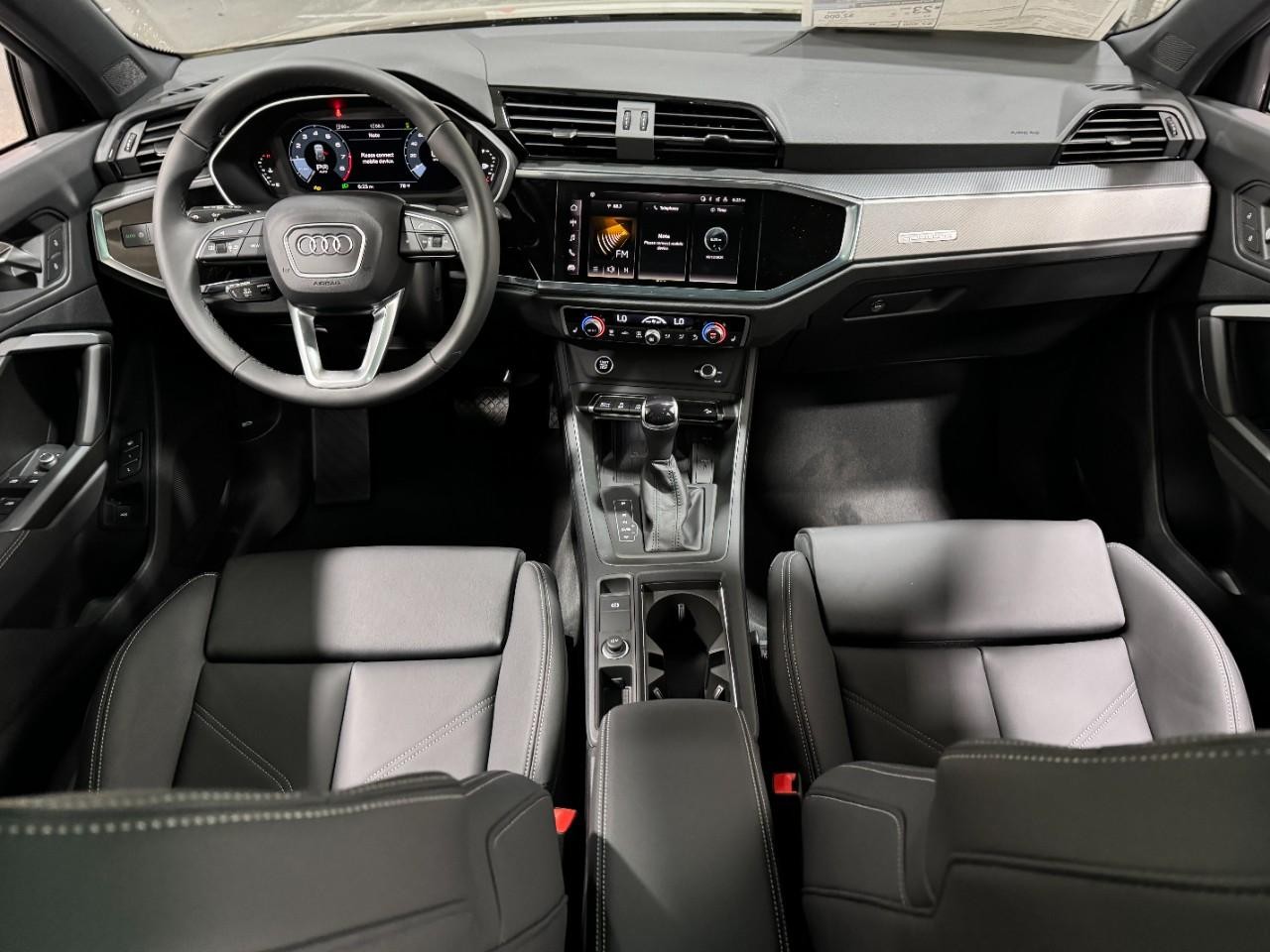 Audi Q3 Vehicle Full-screen Gallery Image 12