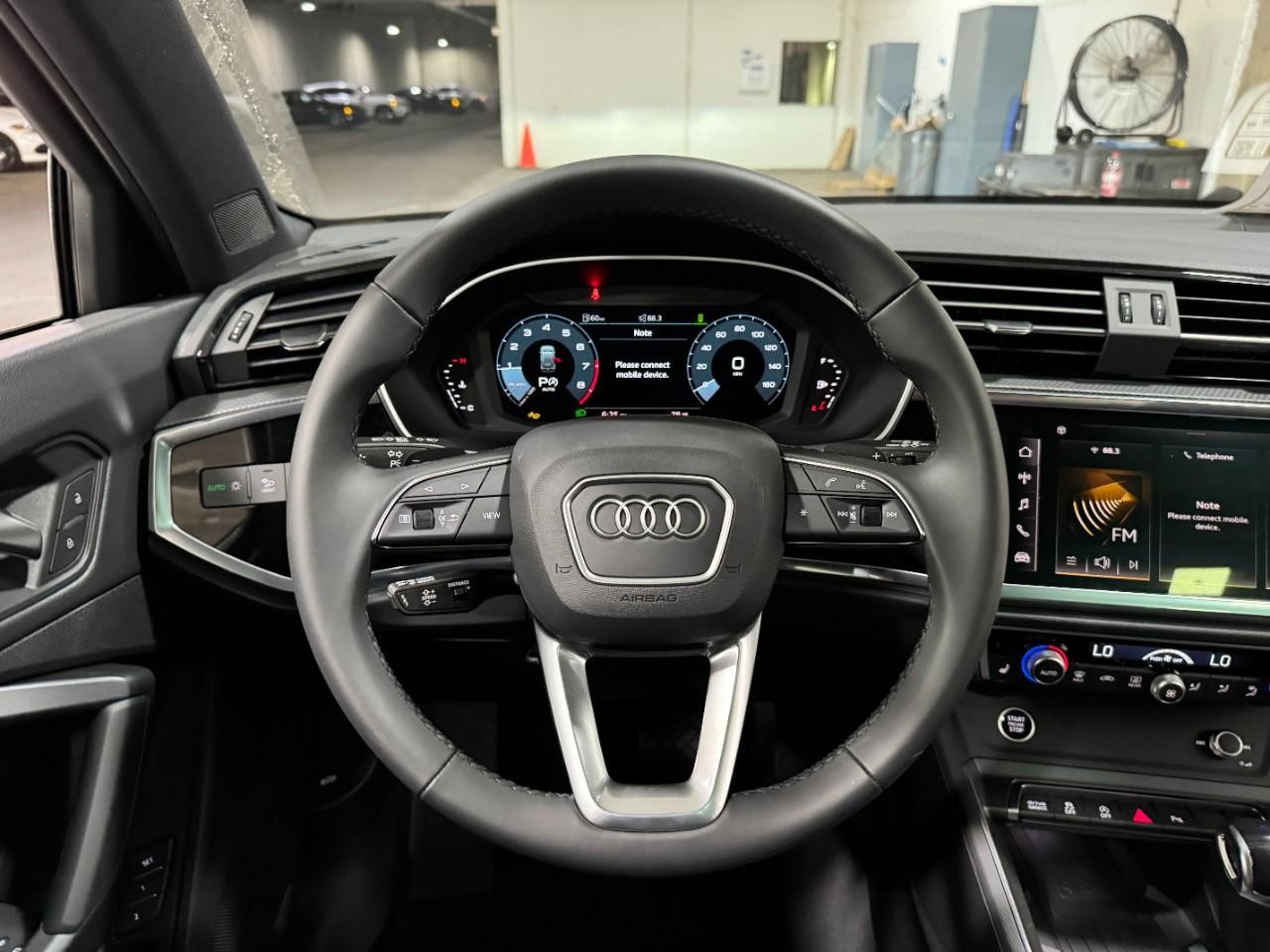 Audi Q3 Vehicle Full-screen Gallery Image 13