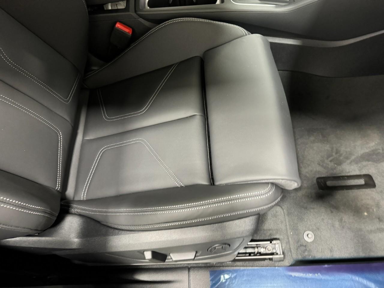 Audi Q3 Vehicle Full-screen Gallery Image 19