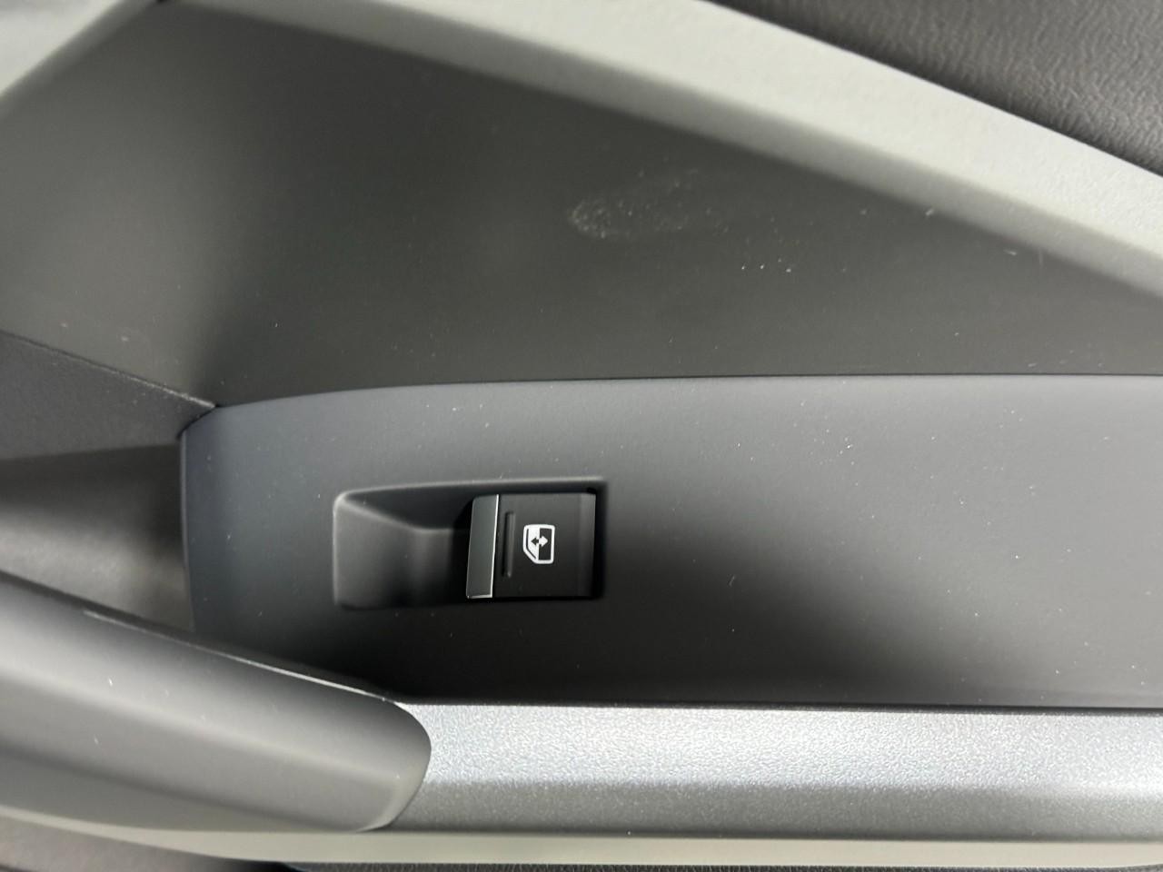 Audi Q3 Vehicle Full-screen Gallery Image 22