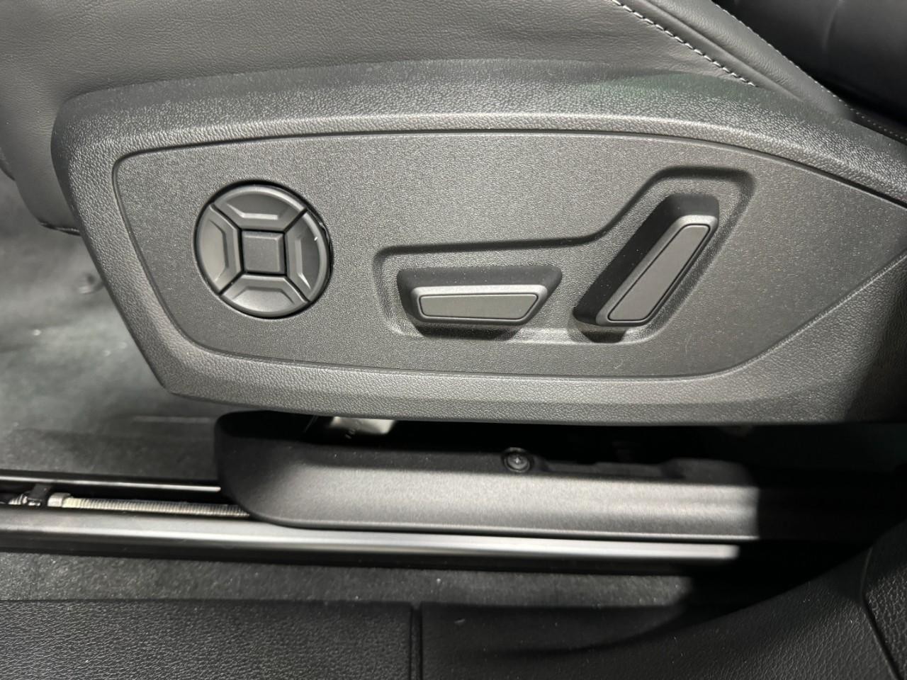 Audi Q3 Vehicle Full-screen Gallery Image 28