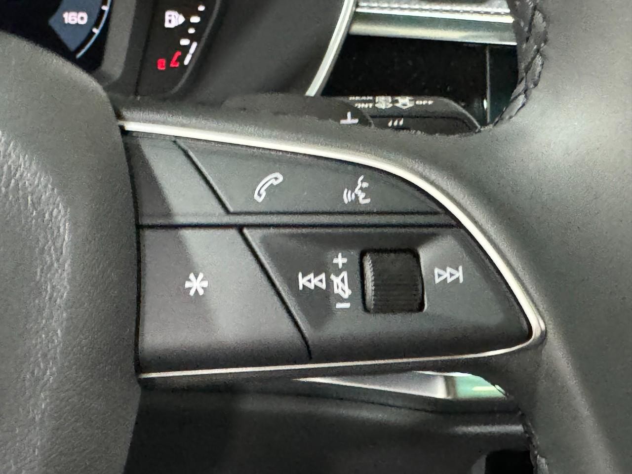 Audi Q3 Vehicle Full-screen Gallery Image 32