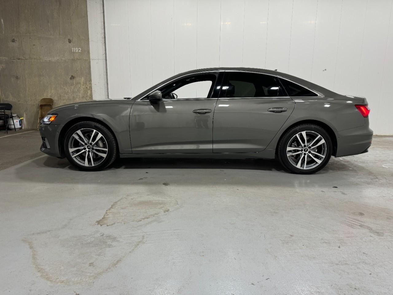 Audi A6 Sedan Vehicle Full-screen Gallery Image 2