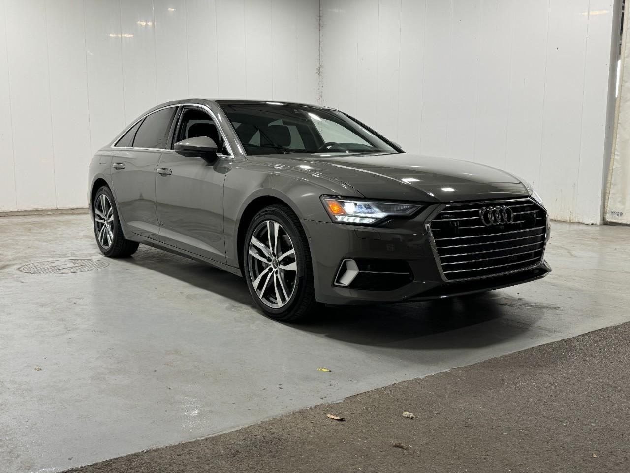 Audi A6 Sedan Vehicle Full-screen Gallery Image 6