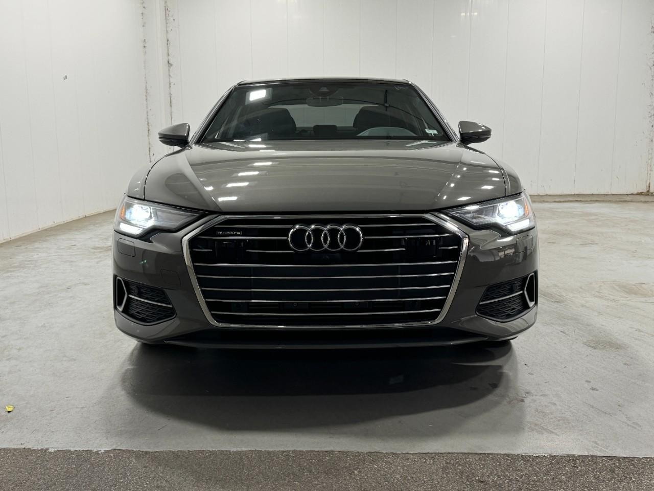 Audi A6 Sedan Vehicle Full-screen Gallery Image 7