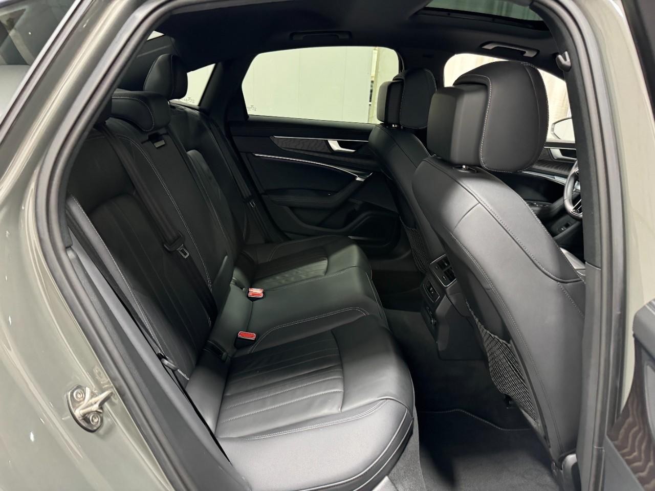 Audi A6 Sedan Vehicle Full-screen Gallery Image 10