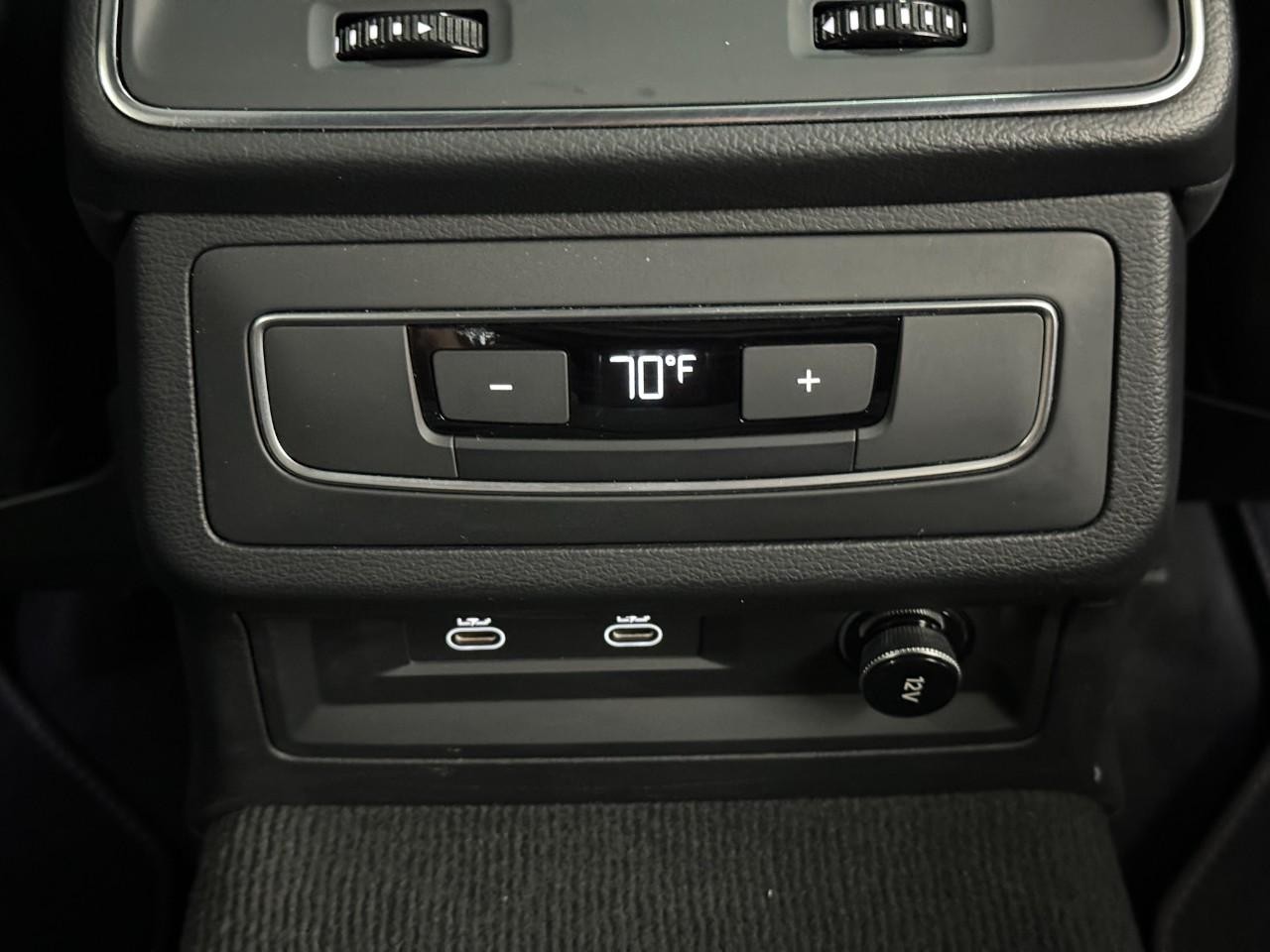 Audi A6 Sedan Vehicle Full-screen Gallery Image 11