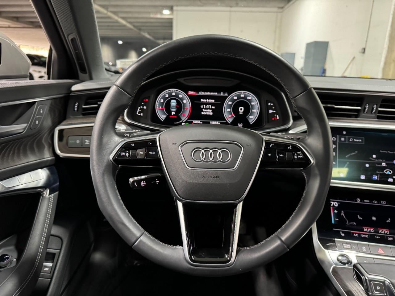 Audi A6 Sedan Vehicle Full-screen Gallery Image 14