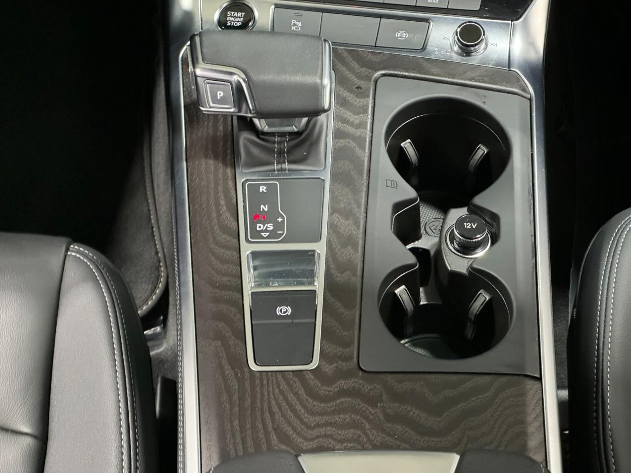 Audi A6 Sedan Vehicle Full-screen Gallery Image 17