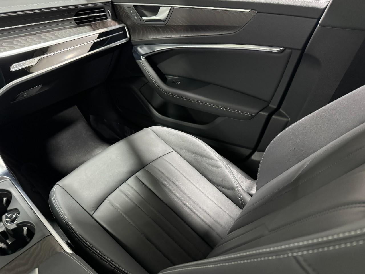 Audi A6 Sedan Vehicle Full-screen Gallery Image 18