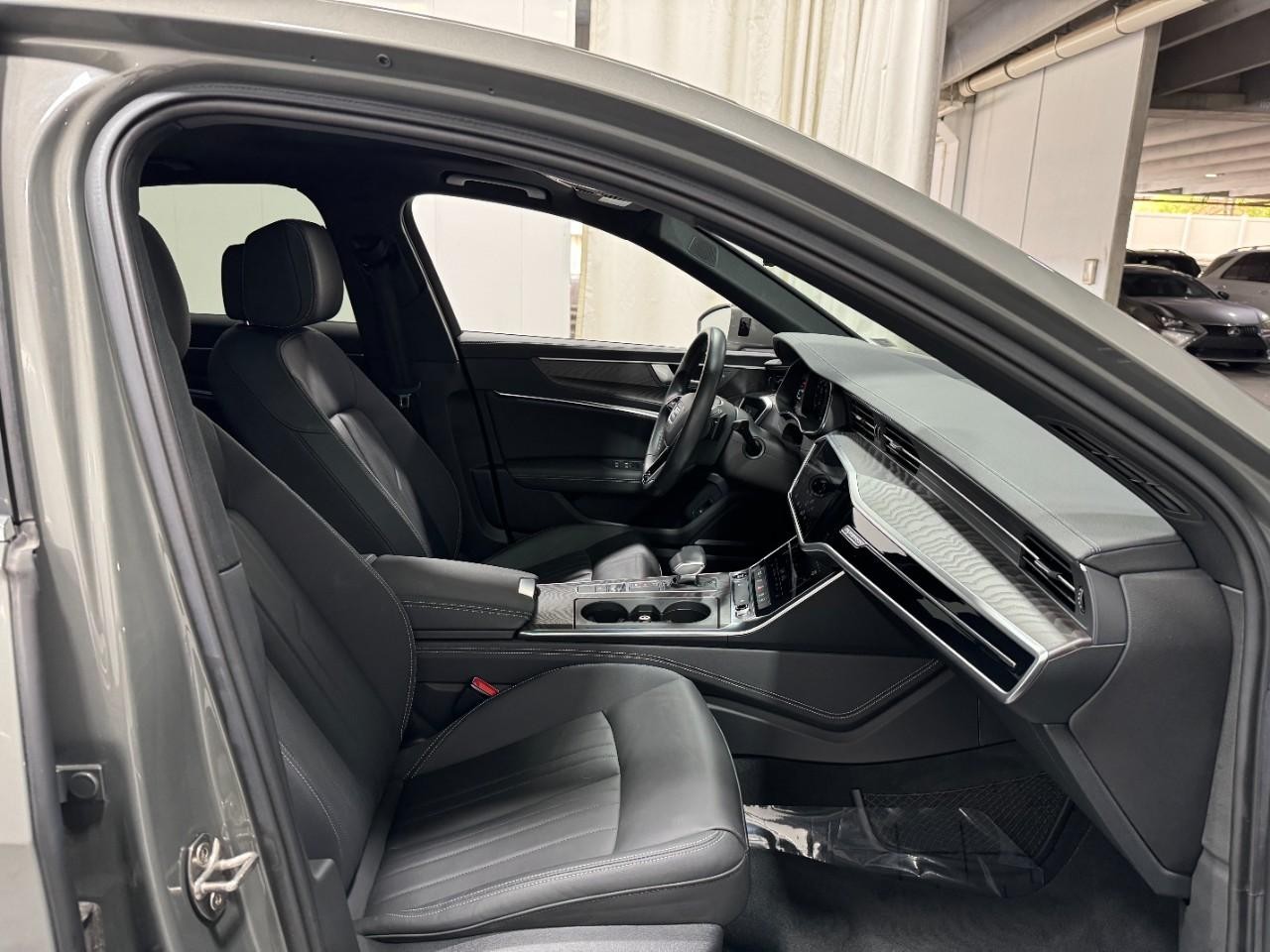 Audi A6 Sedan Vehicle Full-screen Gallery Image 19