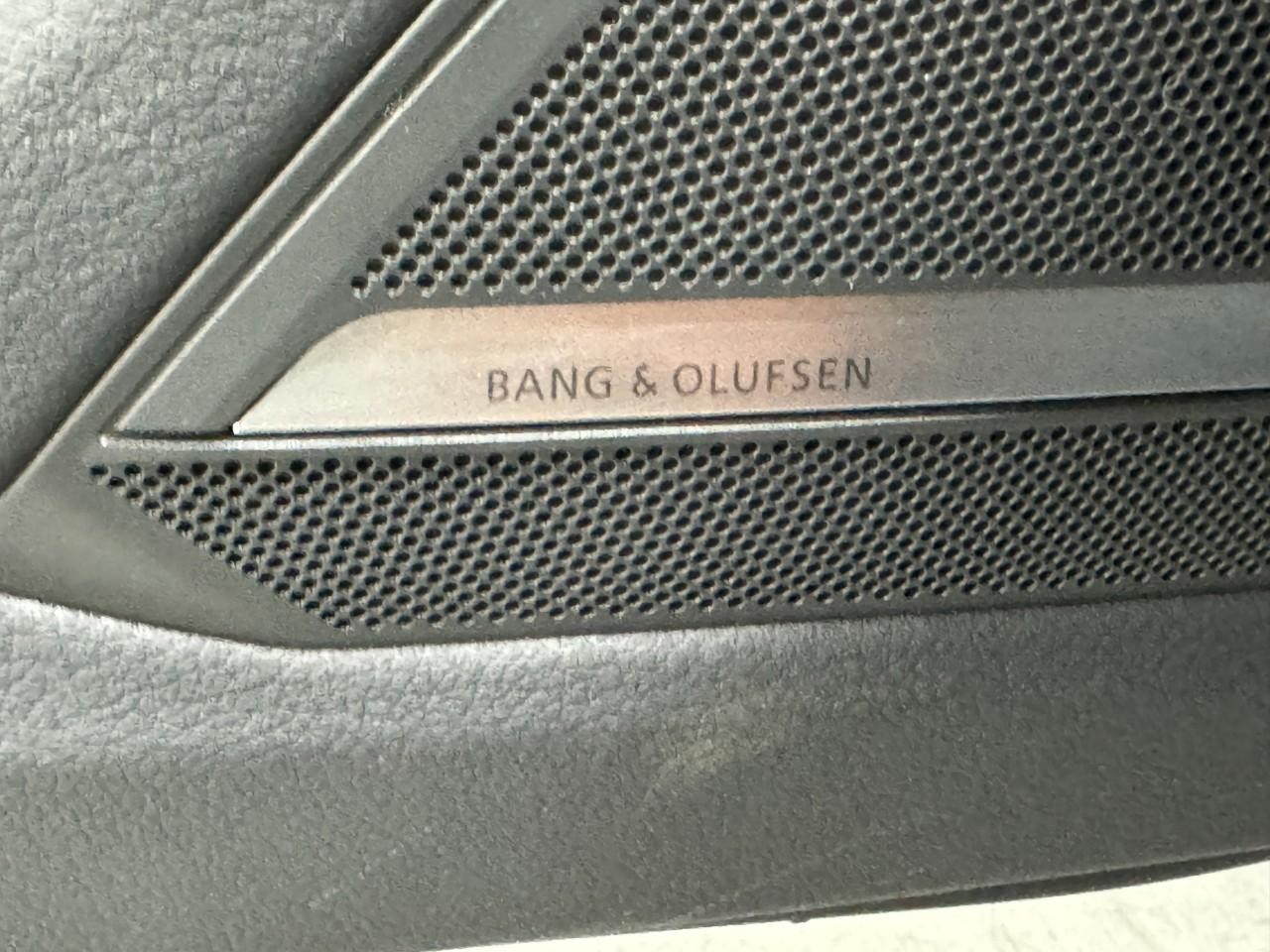 Audi A6 Sedan Vehicle Full-screen Gallery Image 28