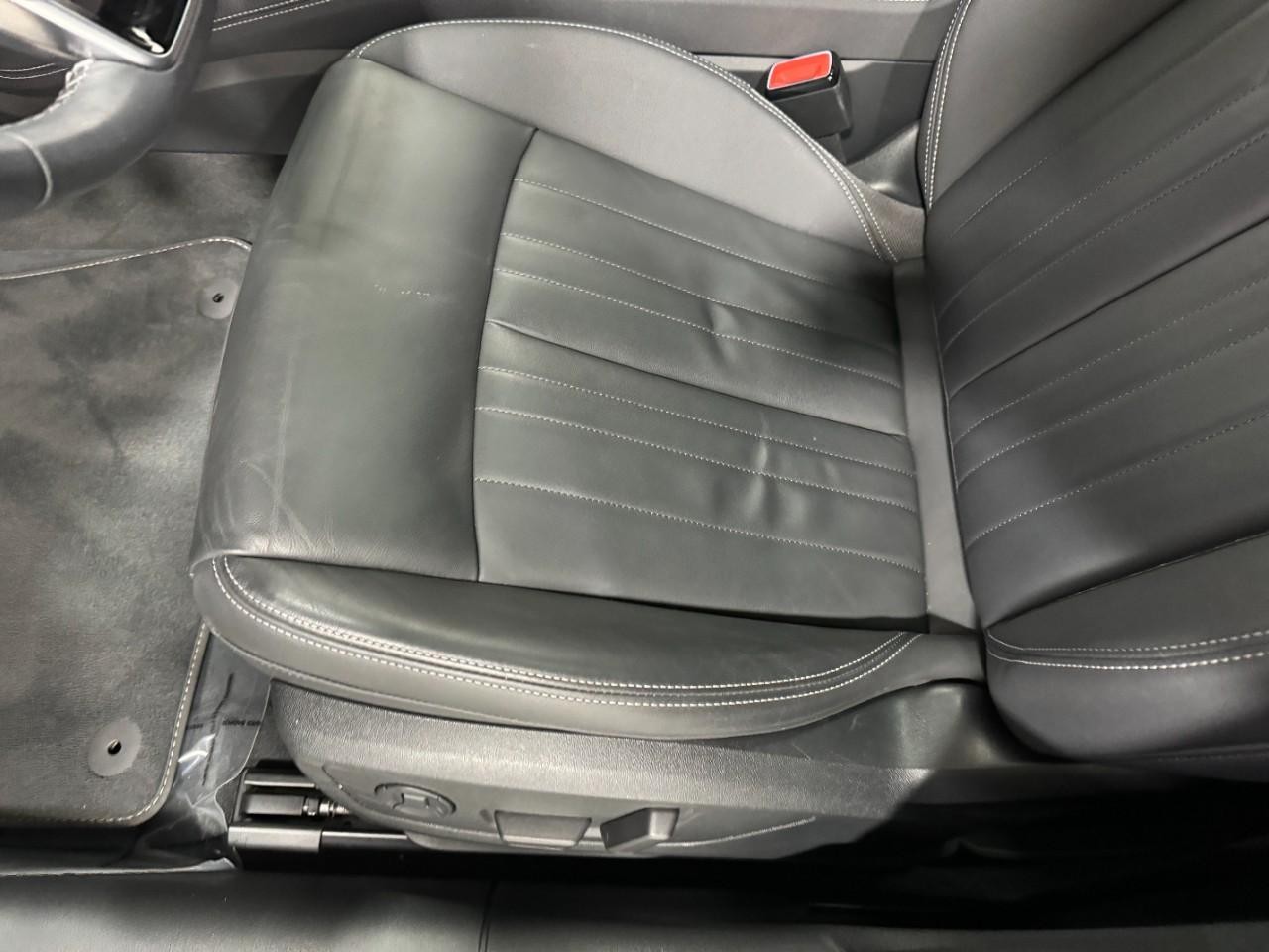 Audi A6 Sedan Vehicle Full-screen Gallery Image 30