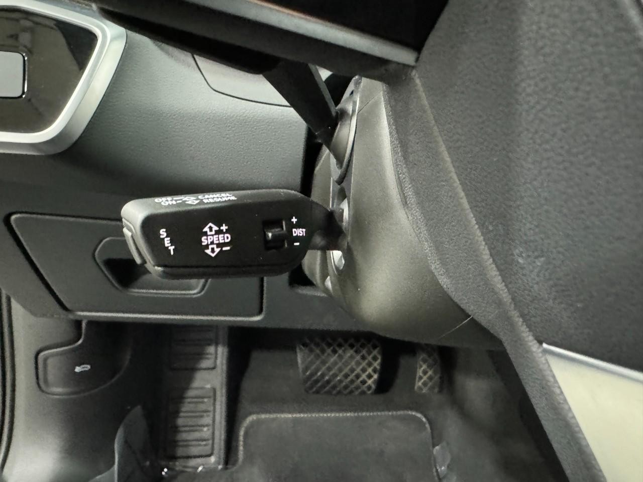 Audi A6 Sedan Vehicle Full-screen Gallery Image 33