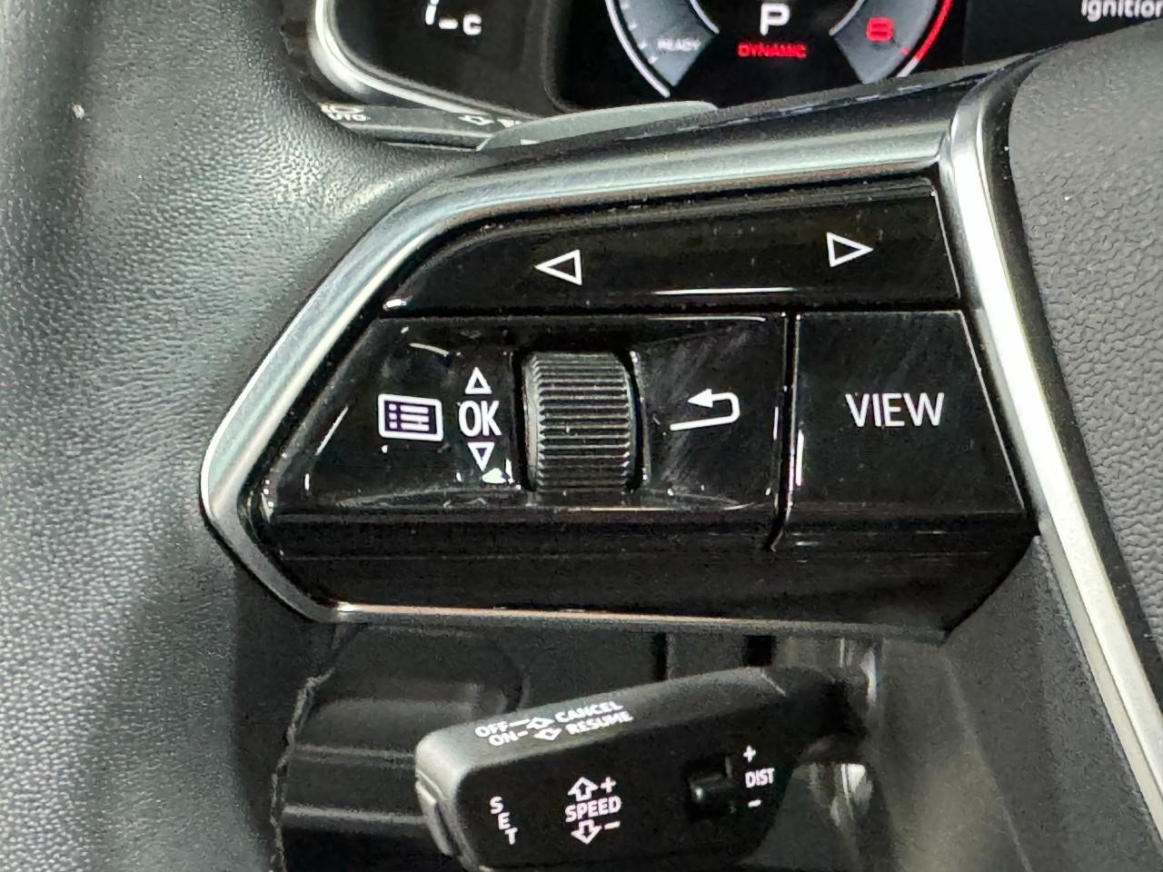 Audi A6 Sedan Vehicle Full-screen Gallery Image 34