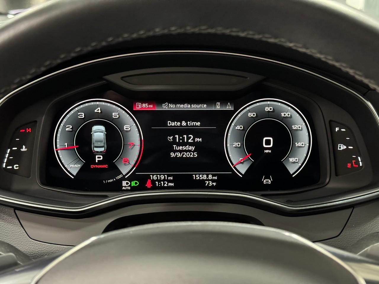 Audi A6 Sedan Vehicle Full-screen Gallery Image 36