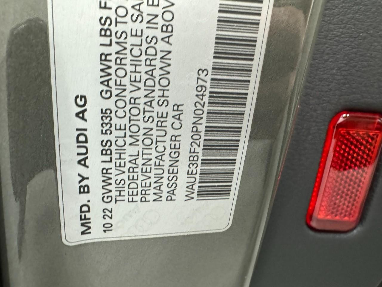 Audi A6 Sedan Vehicle Full-screen Gallery Image 38