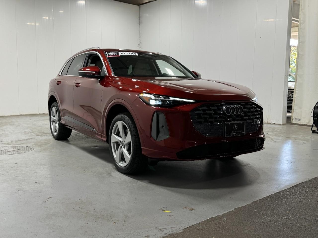 Audi Q5 Vehicle Full-screen Gallery Image 6