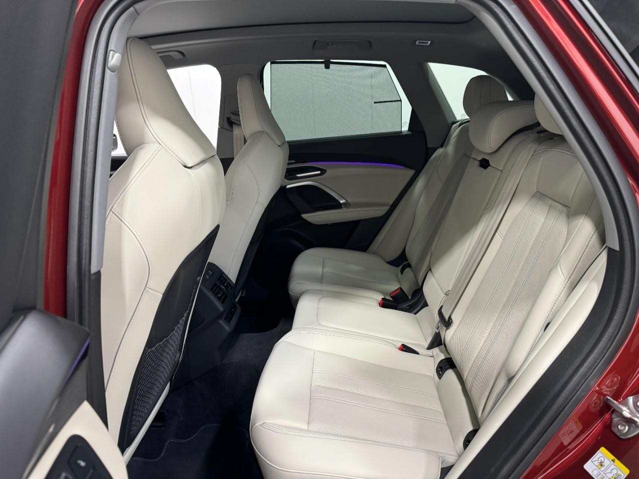 Audi Q5 Vehicle Full-screen Gallery Image 8