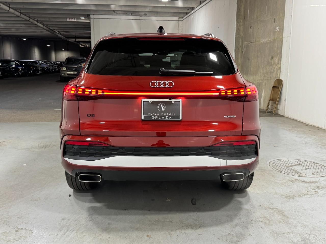 Audi Q5 Vehicle Full-screen Gallery Image 9