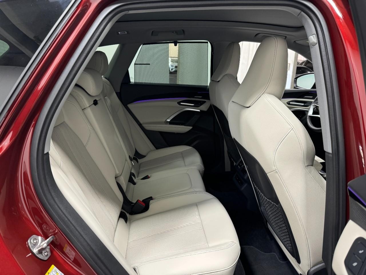 Audi Q5 Vehicle Full-screen Gallery Image 10