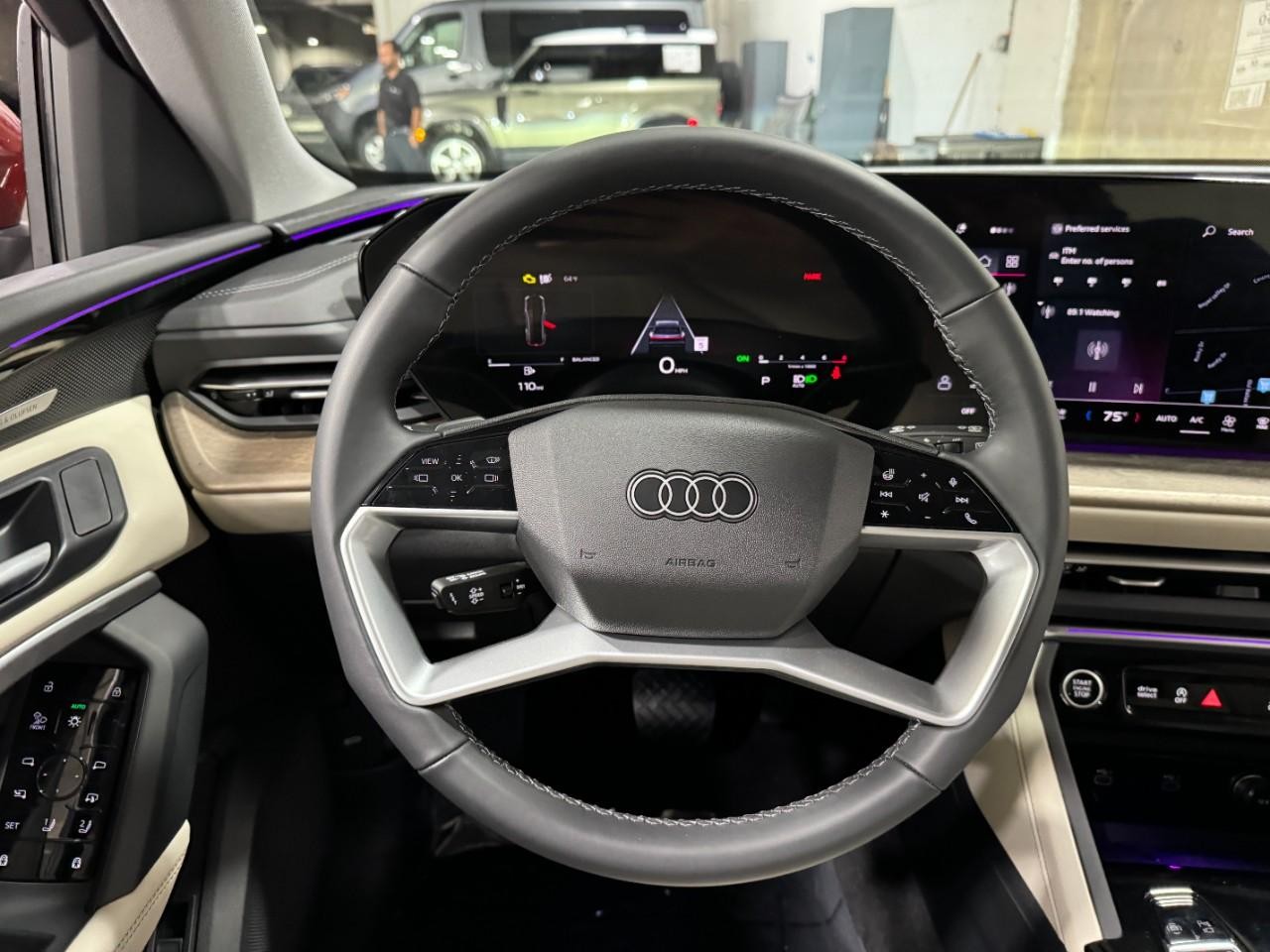 Audi Q5 Vehicle Full-screen Gallery Image 14