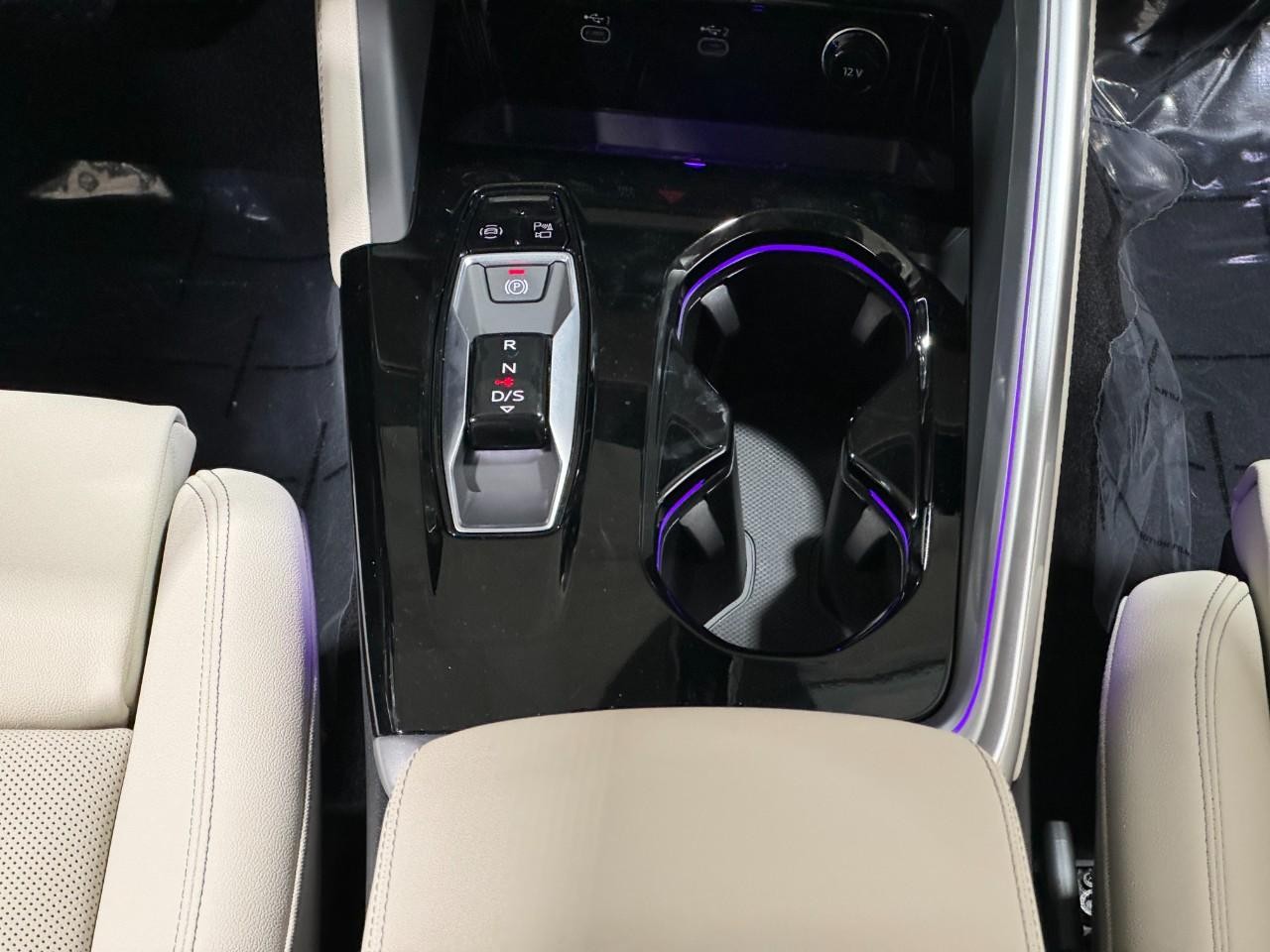 Audi Q5 Vehicle Full-screen Gallery Image 16