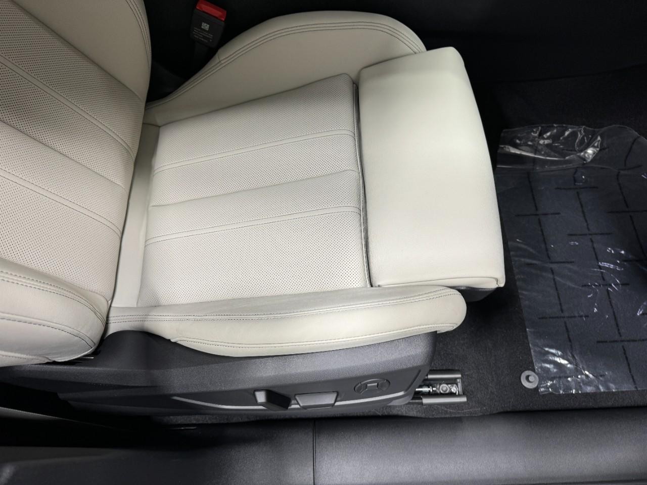 Audi Q5 Vehicle Full-screen Gallery Image 19