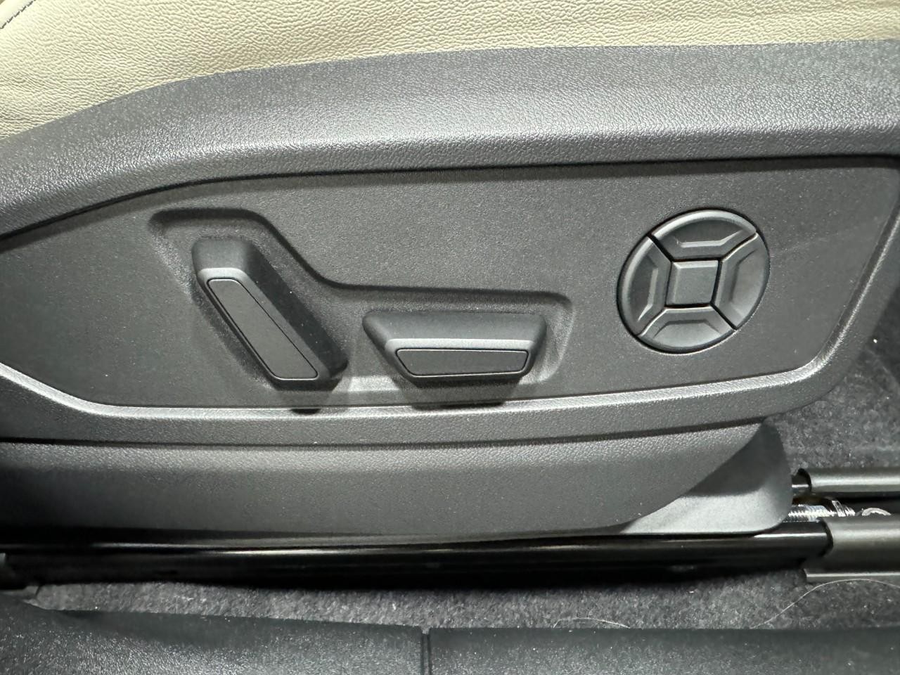 Audi Q5 Vehicle Full-screen Gallery Image 20