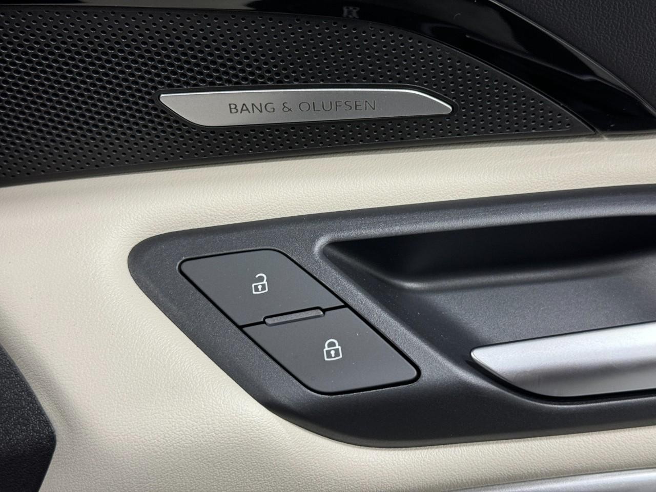 Audi Q5 Vehicle Full-screen Gallery Image 21