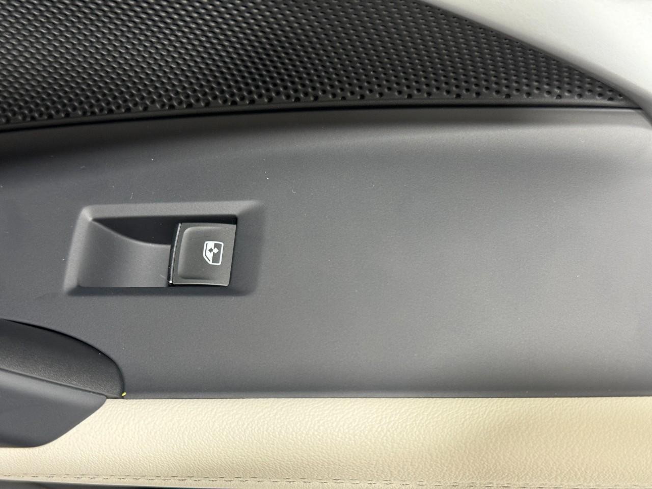 Audi Q5 Vehicle Full-screen Gallery Image 22