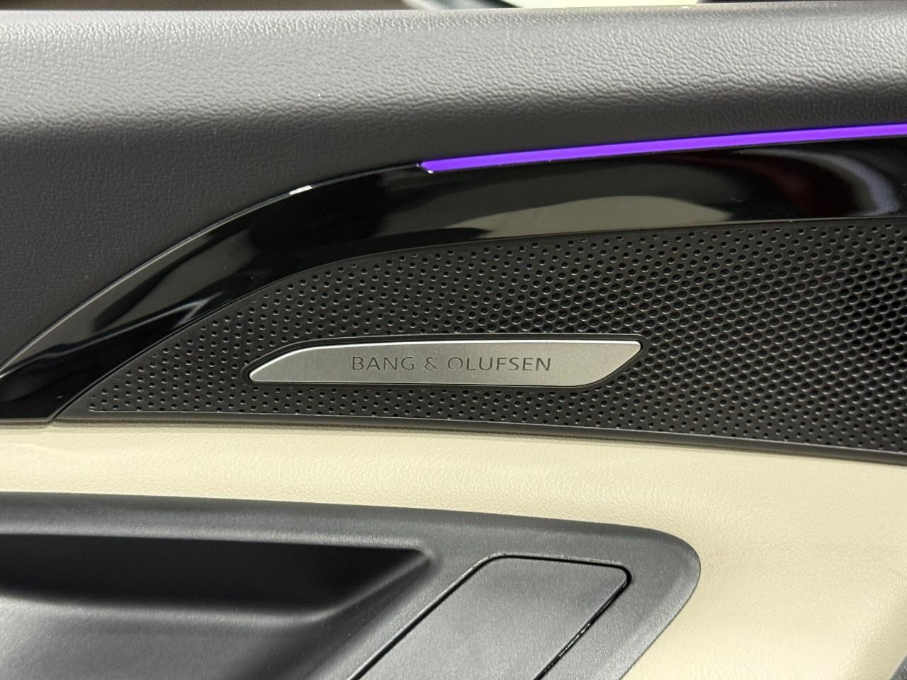 Audi Q5 Vehicle Full-screen Gallery Image 23