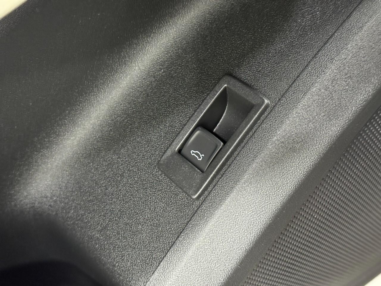 Audi Q5 Vehicle Full-screen Gallery Image 25