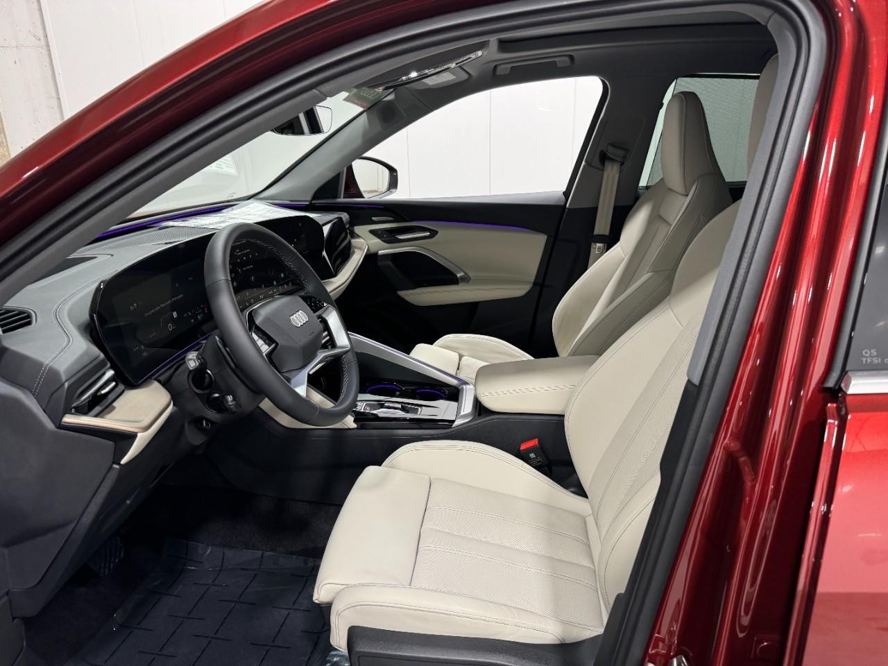 Audi Q5 Vehicle Full-screen Gallery Image 26