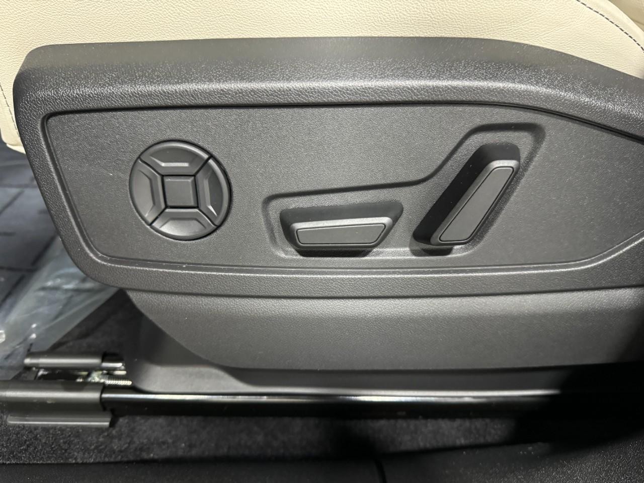 Audi Q5 Vehicle Full-screen Gallery Image 28