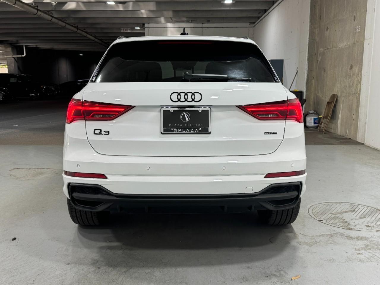 Audi Q3 Vehicle Full-screen Gallery Image 9