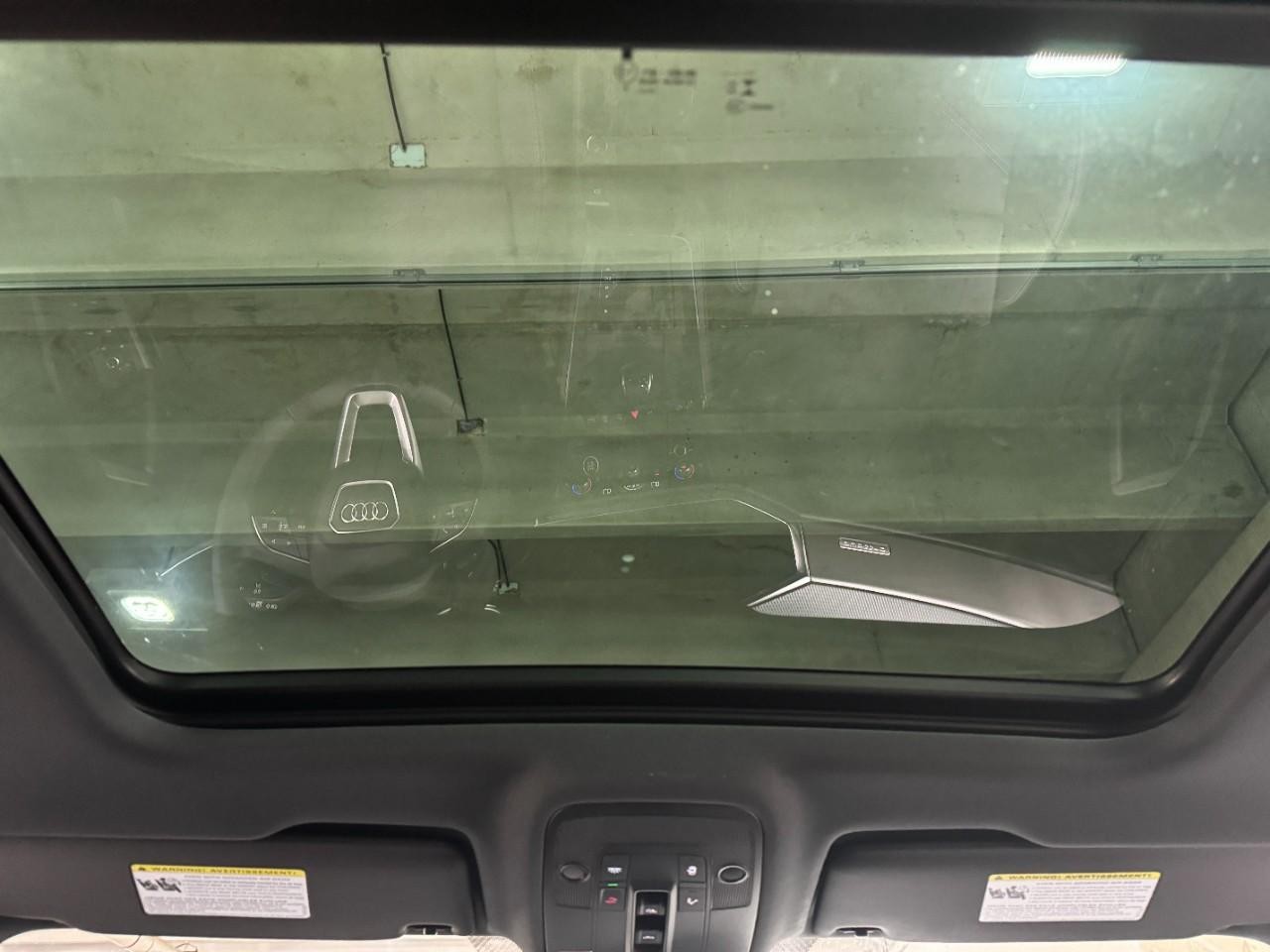 Audi Q3 Vehicle Full-screen Gallery Image 11